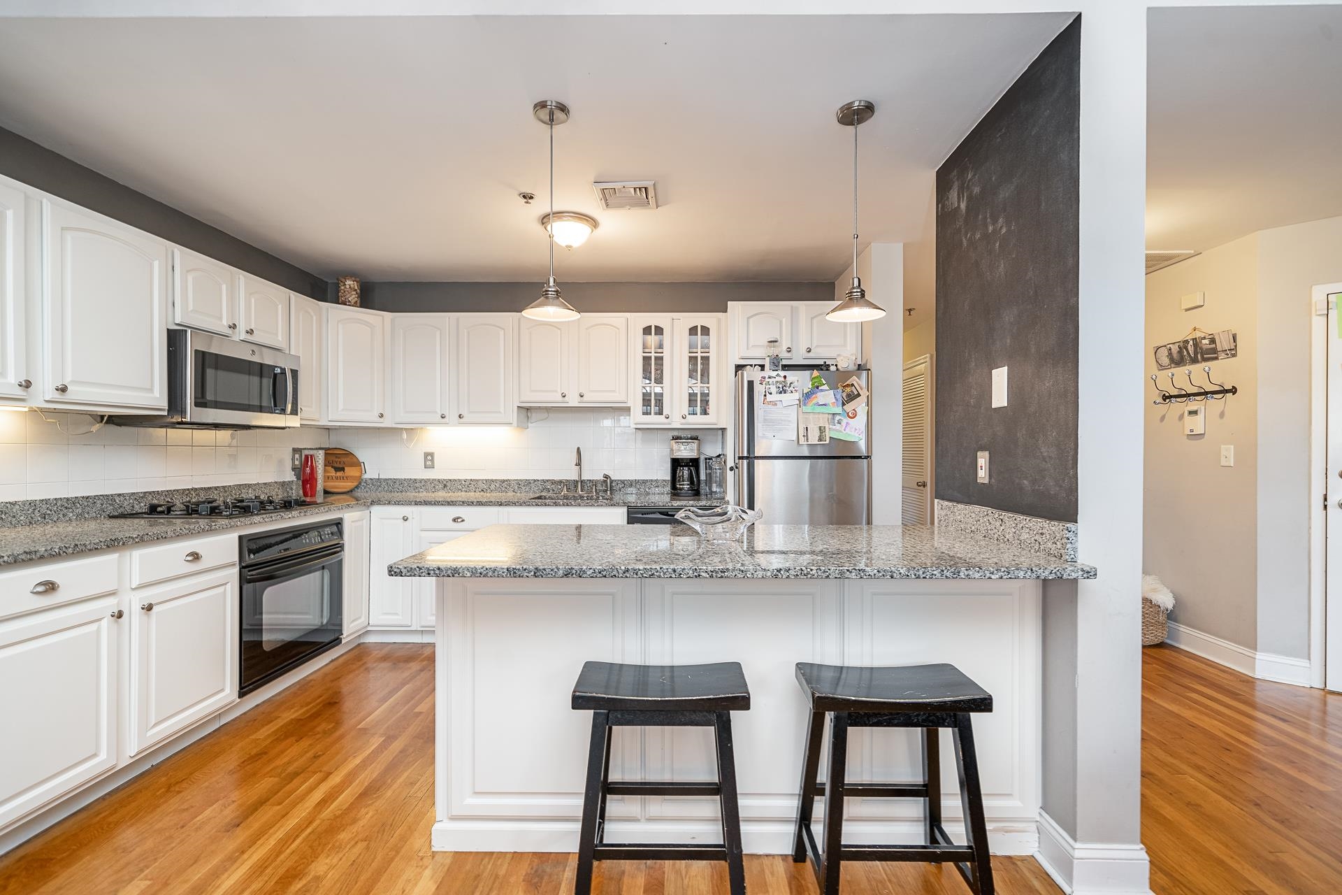 233 MONROE ST Unit: 4N