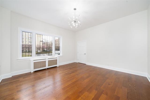 33 GLENWOOD AVE Unit: side entrance