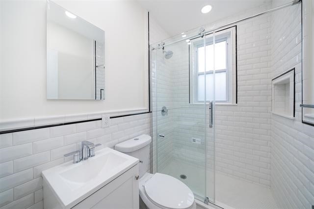 33 GLENWOOD AVE Unit: side entrance