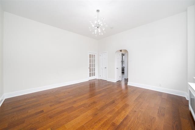 33 GLENWOOD AVE Unit: side entrance