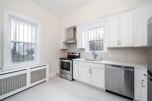 33 GLENWOOD AVE Unit: side entrance