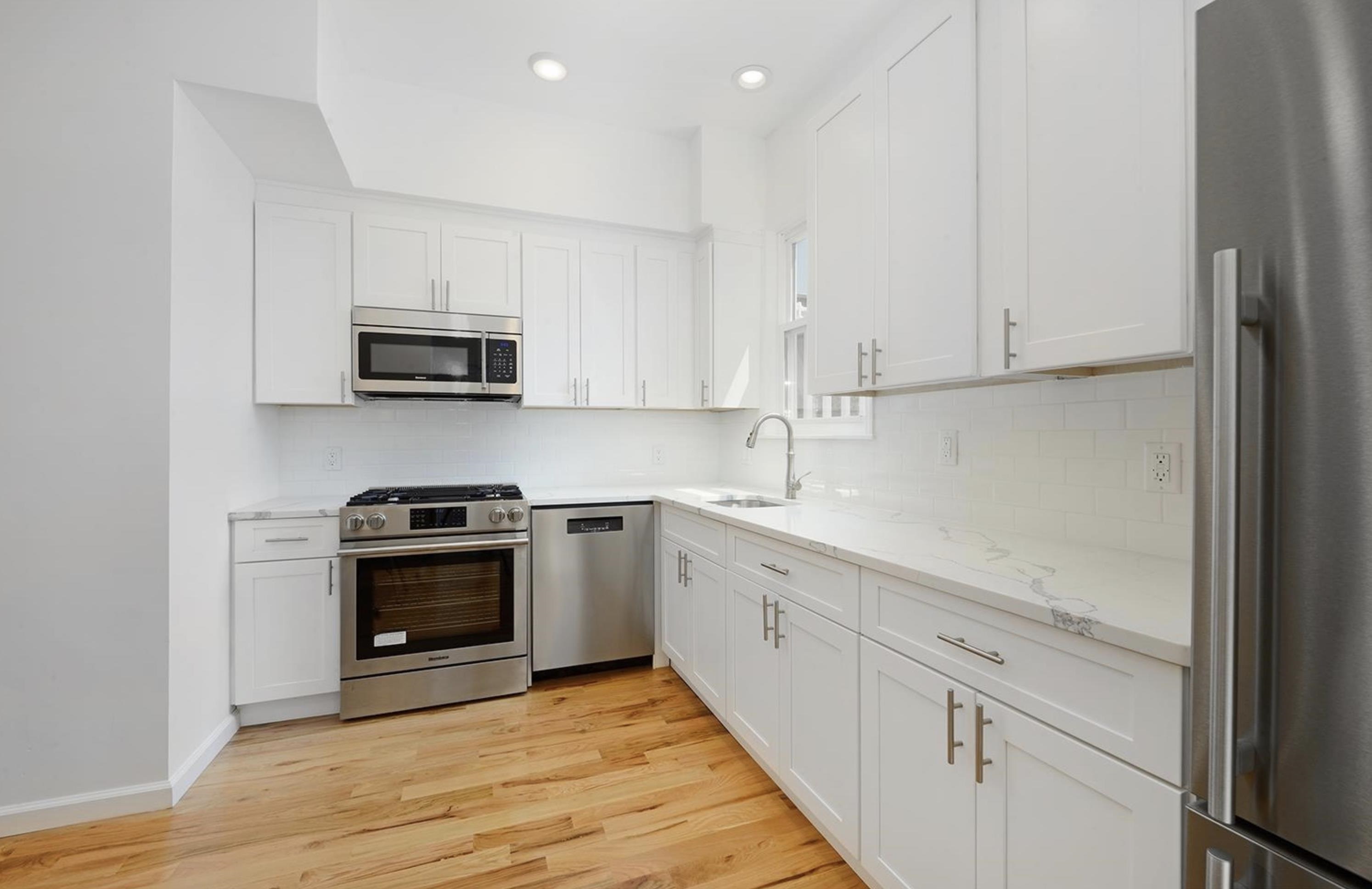 413 JEFFERSON ST Unit: 2