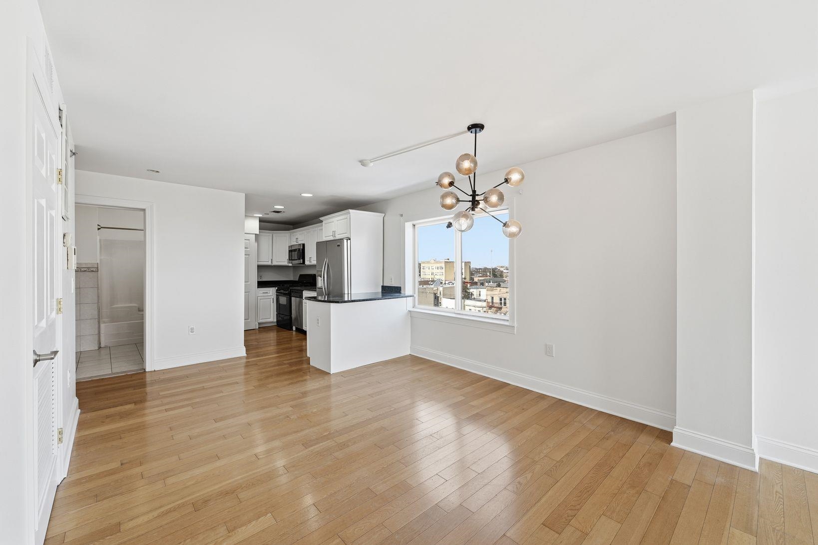 5509 MADISON ST Unit: 504