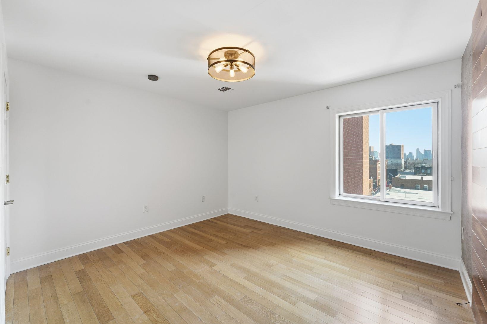 5509 MADISON ST Unit: 504