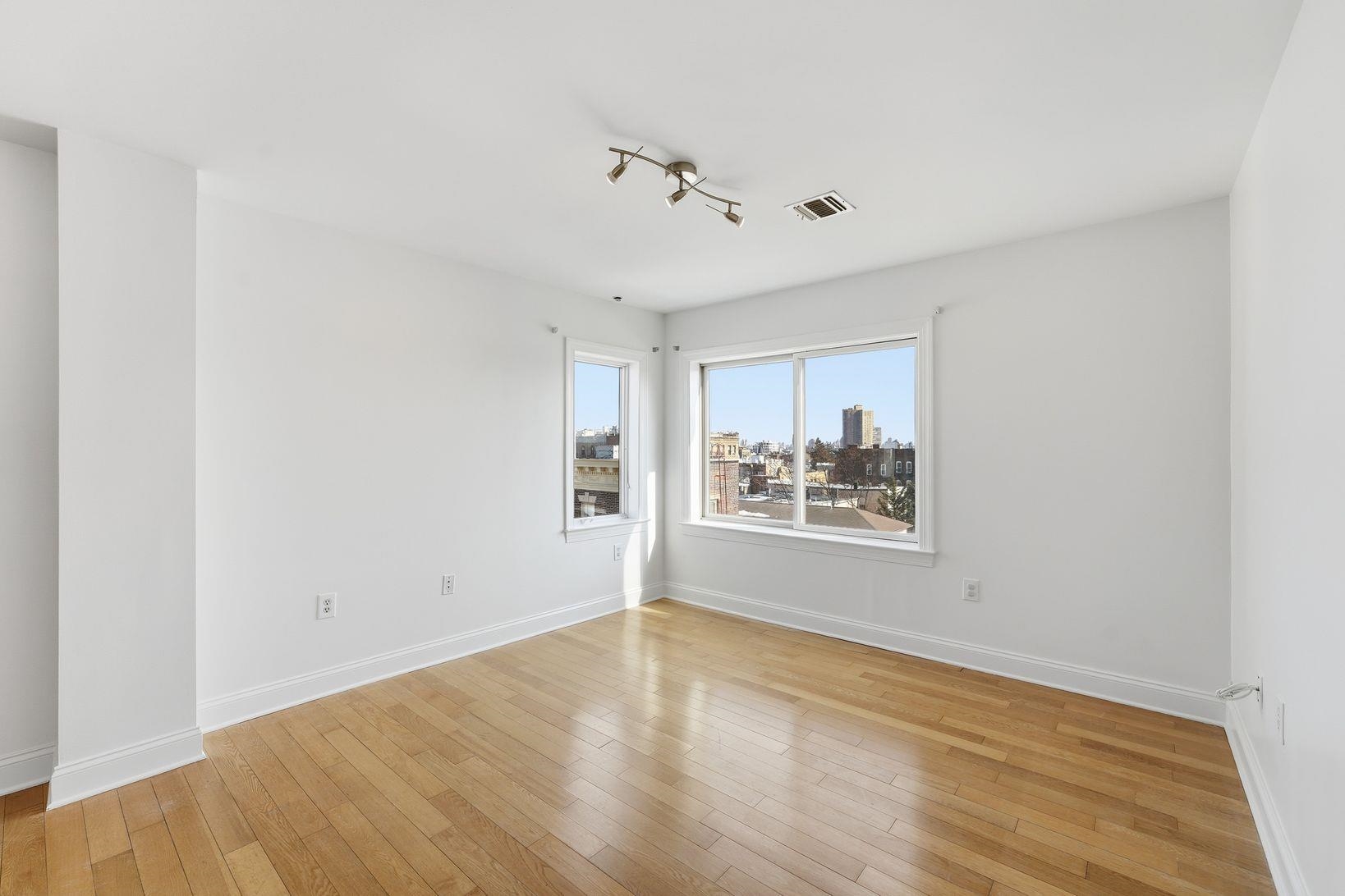 5509 MADISON ST Unit: 504