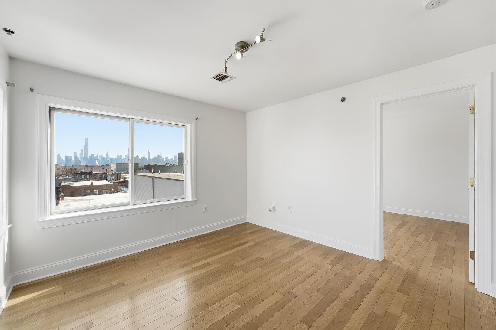 5509 MADISON ST Unit: 504