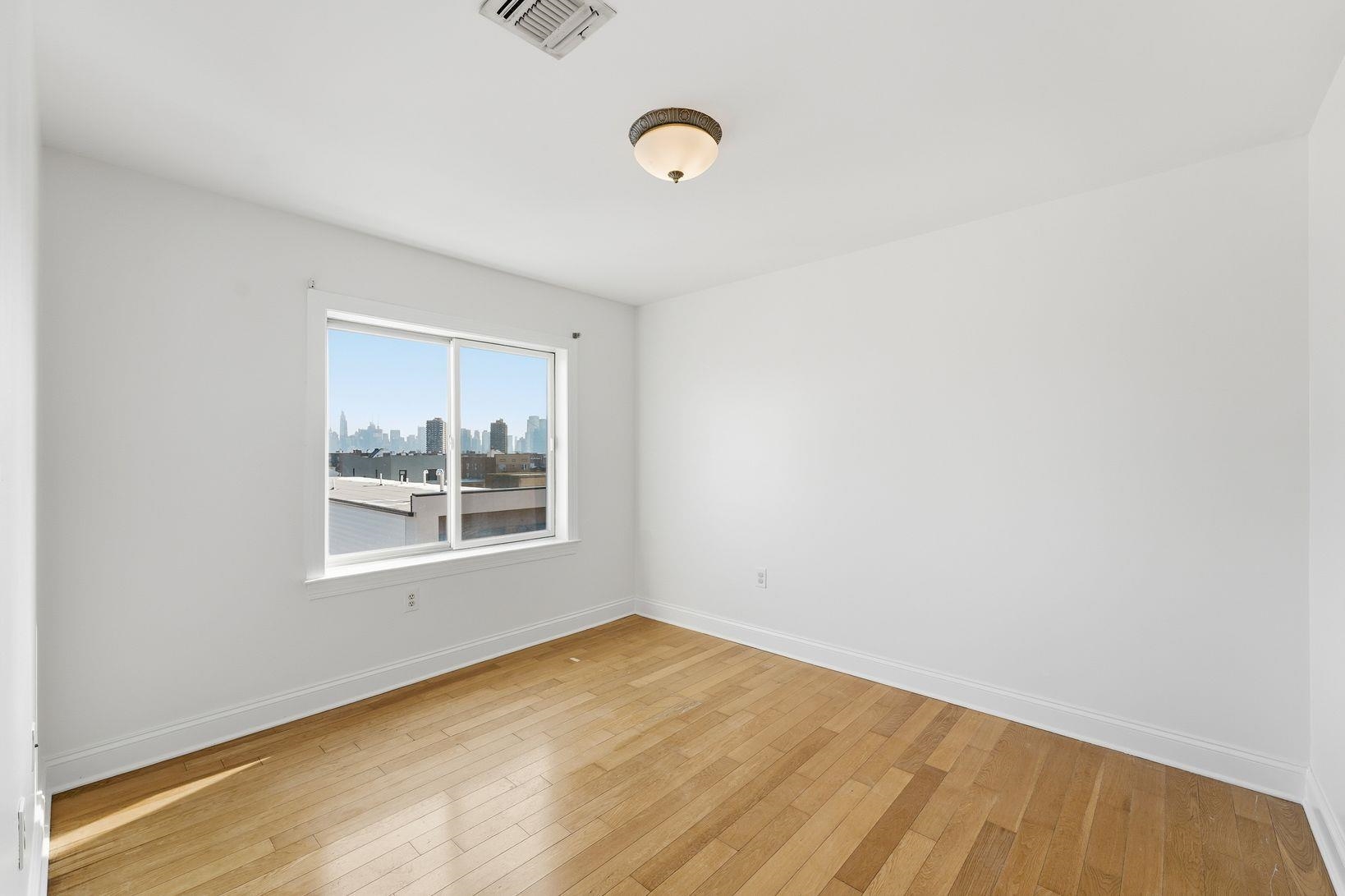 5509 MADISON ST Unit: 504