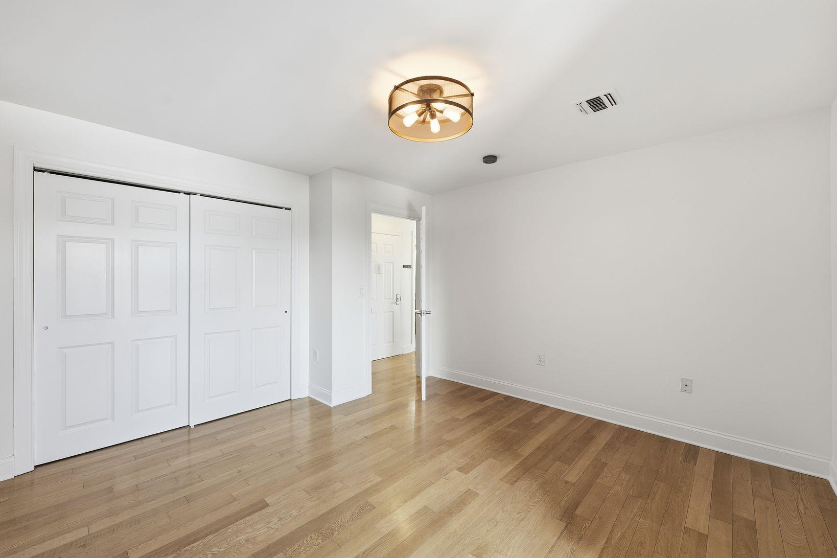 5509 MADISON ST Unit: 504