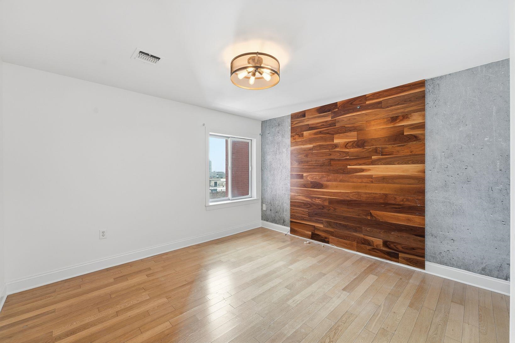 5509 MADISON ST Unit: 504