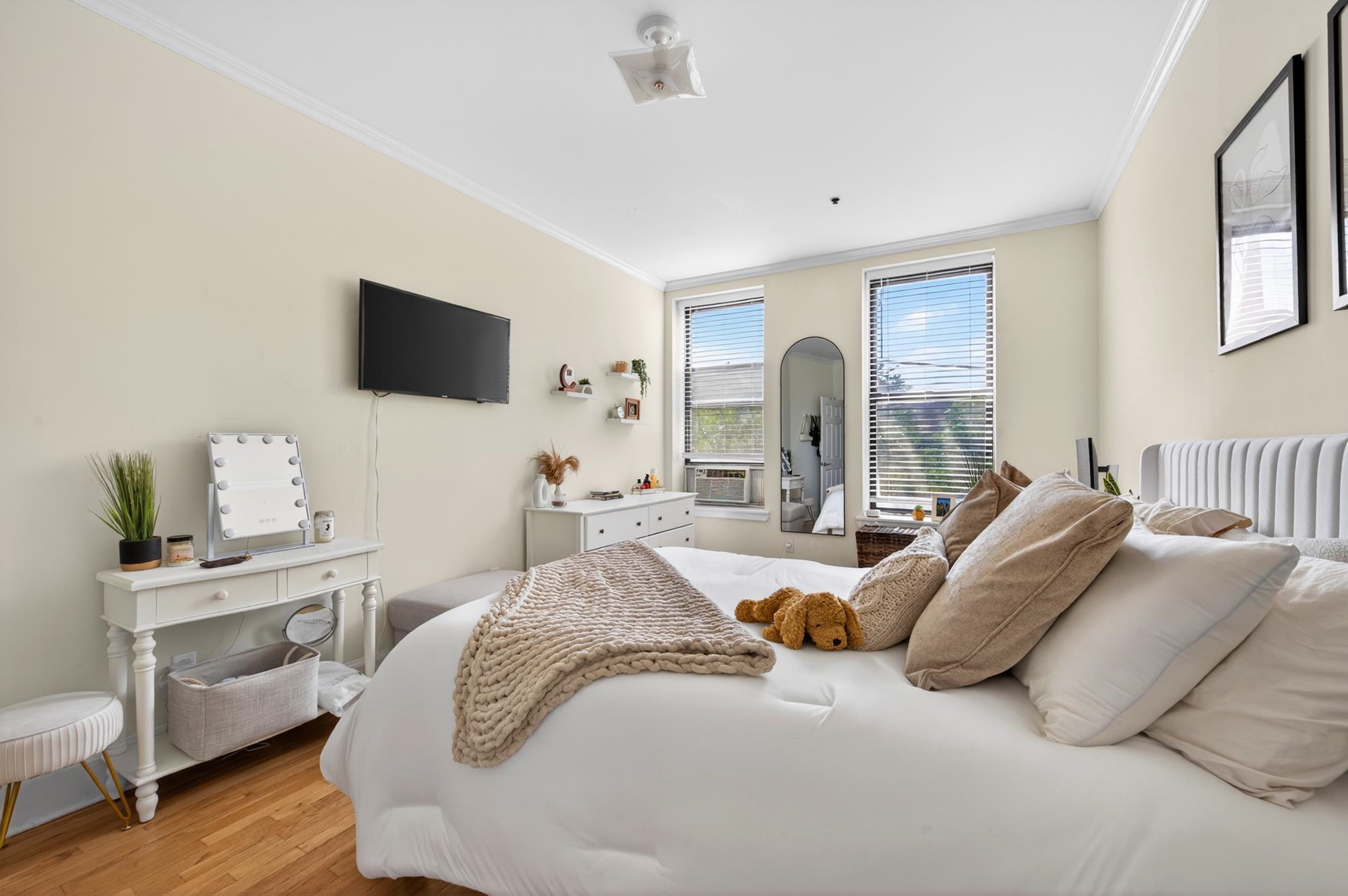 1115 WILLOW AVE Unit: 213