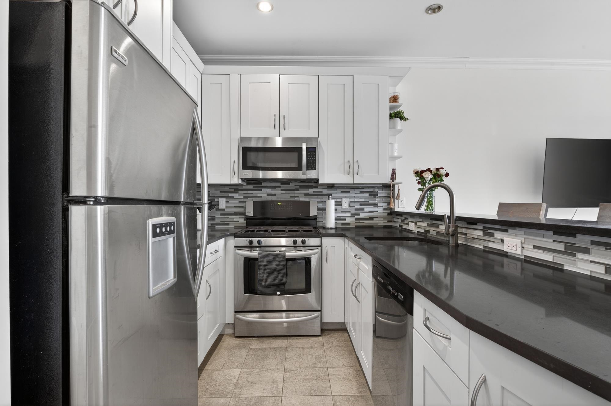1115 WILLOW AVE Unit: 213