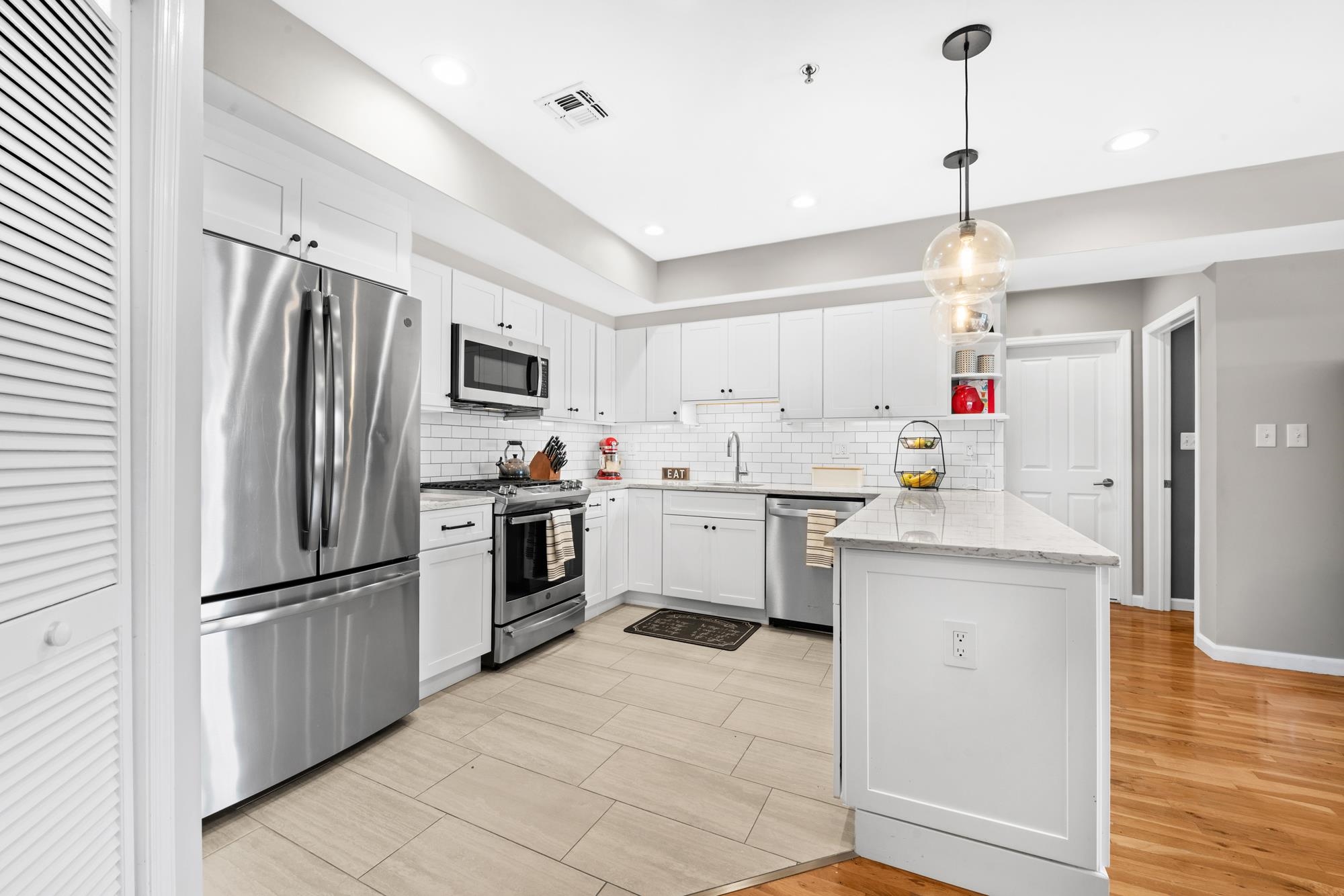 536 GRAND ST Unit: 604