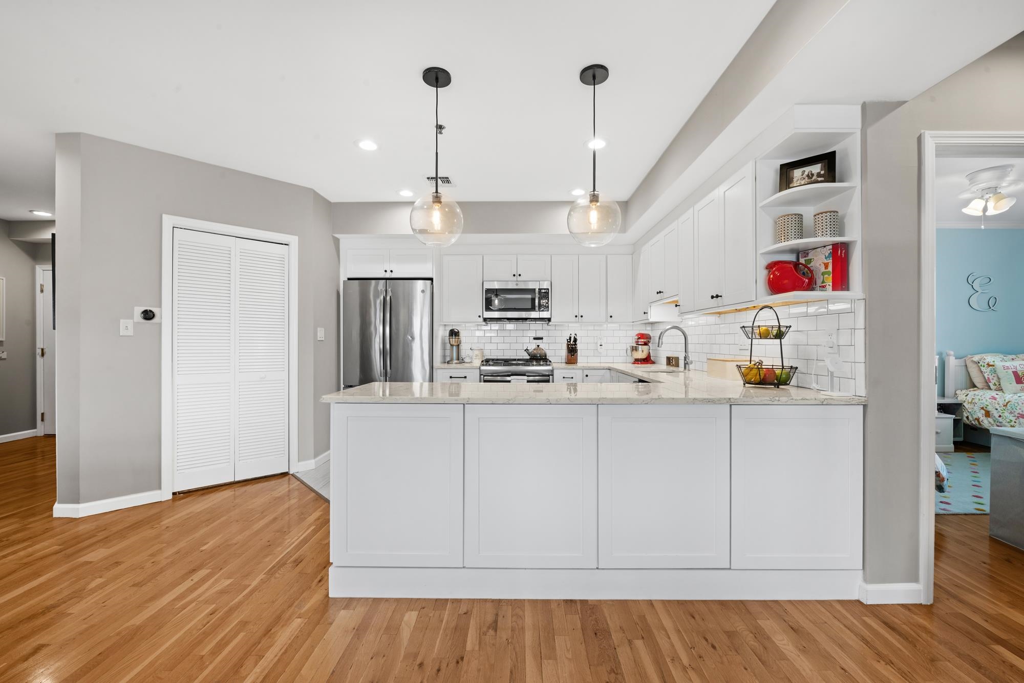 536 GRAND ST Unit: 604