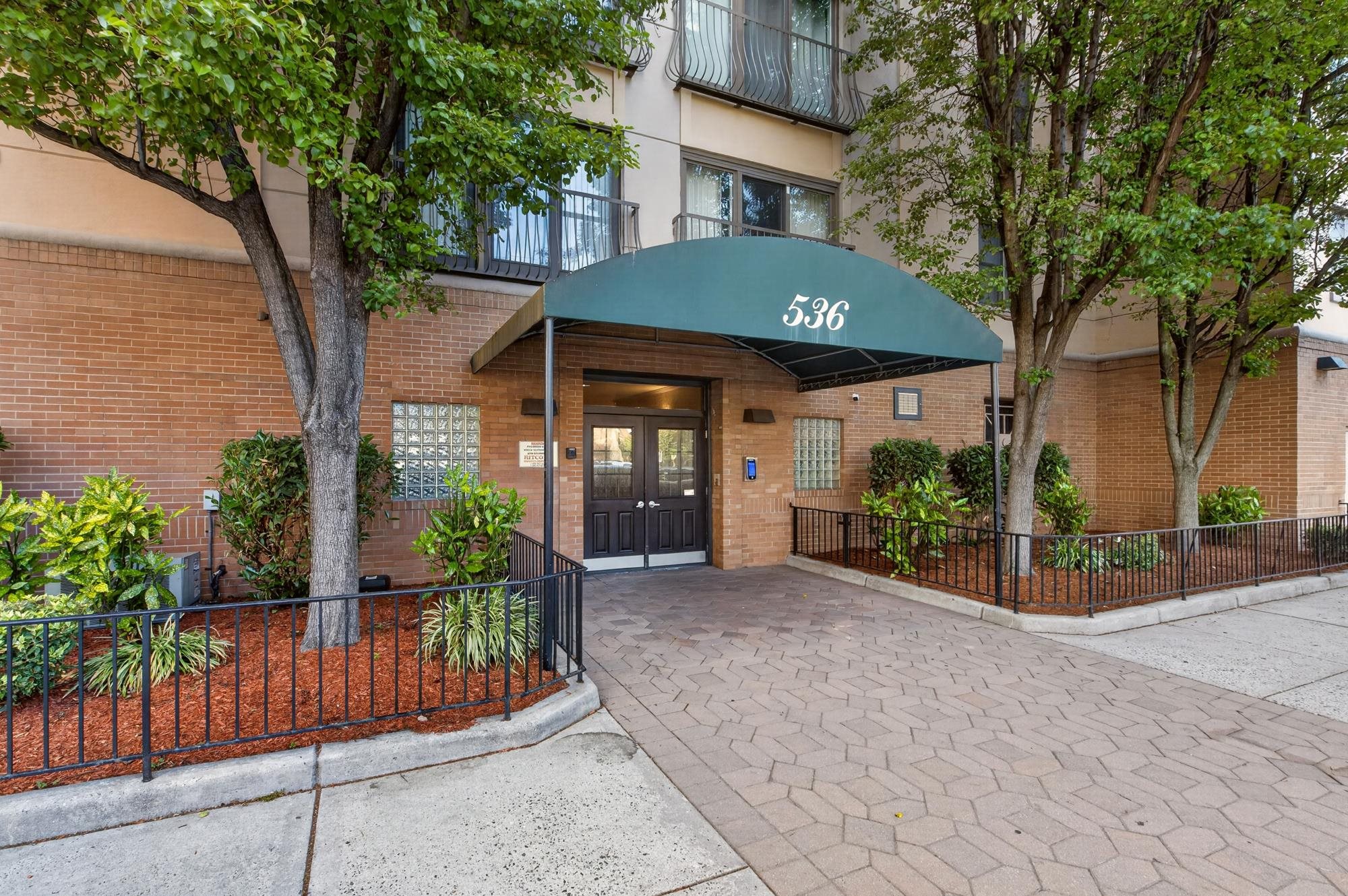 536 GRAND ST Unit: 604
