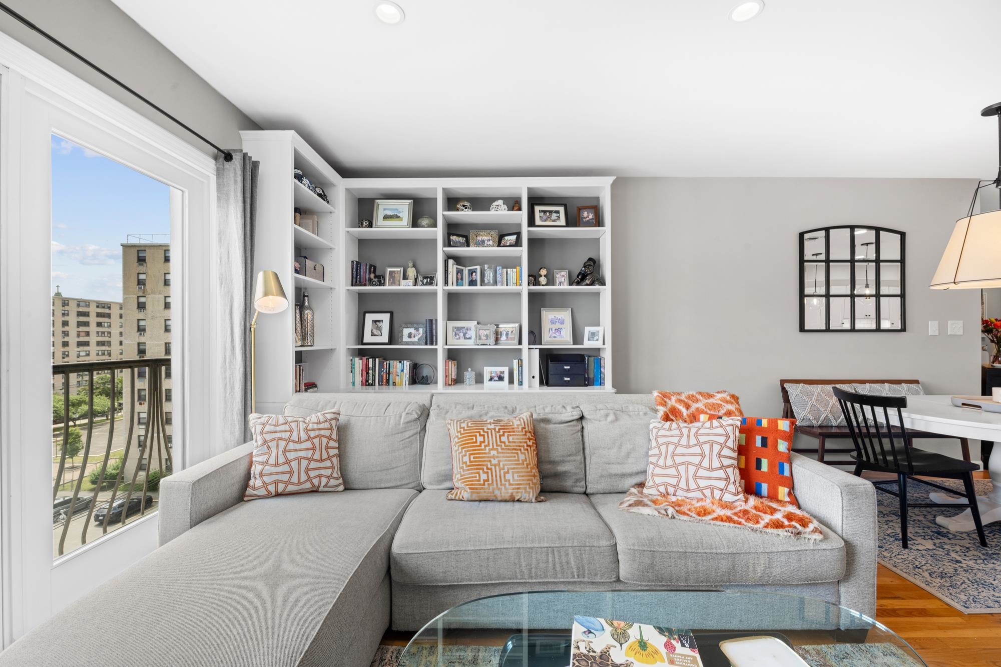 536 GRAND ST Unit: 604
