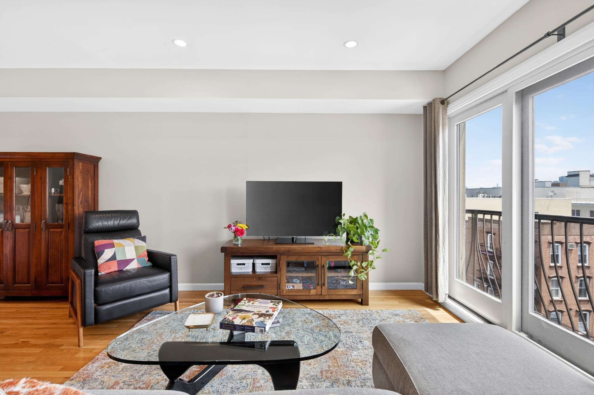 536 GRAND ST Unit: 604