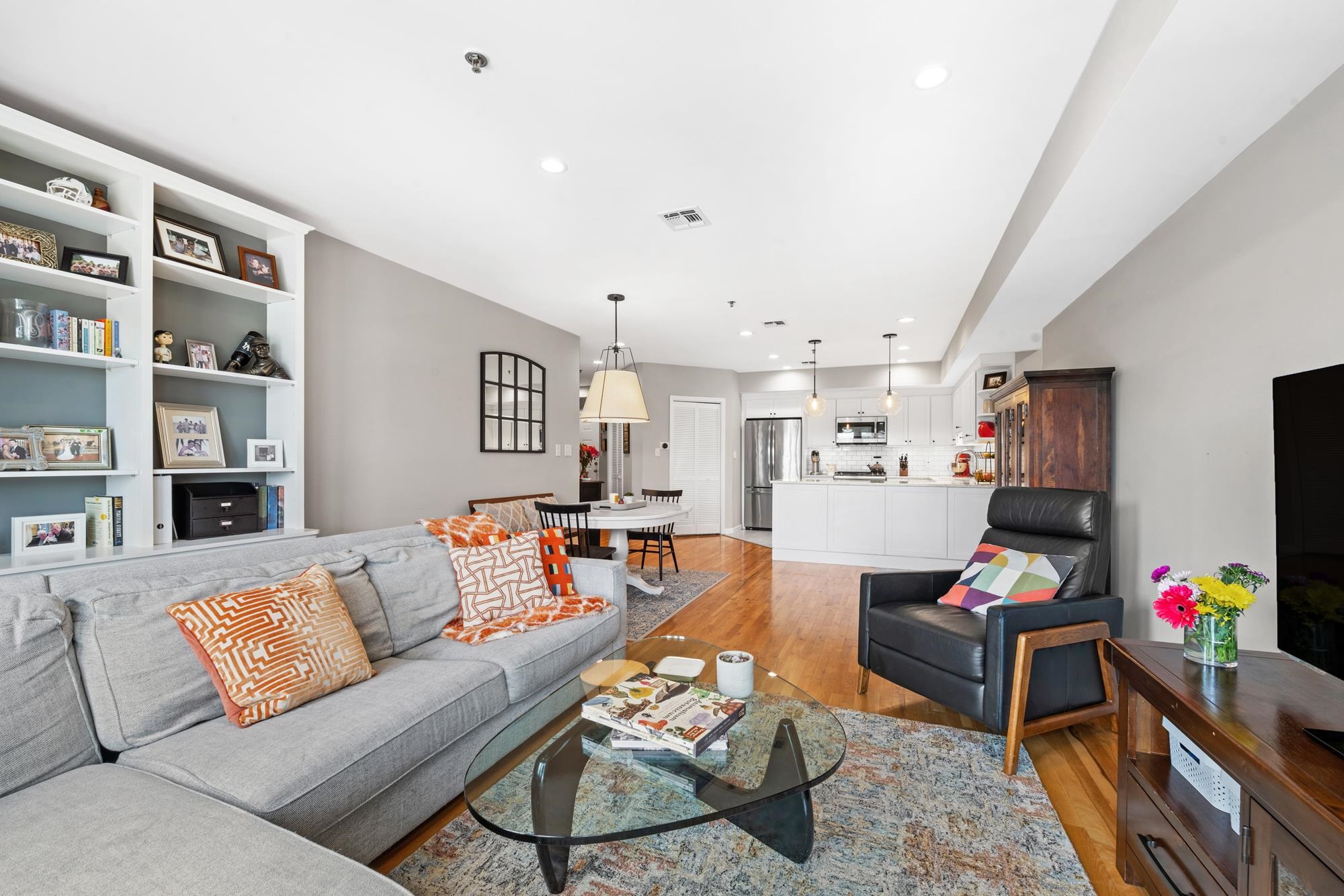 536 GRAND ST Unit: 604