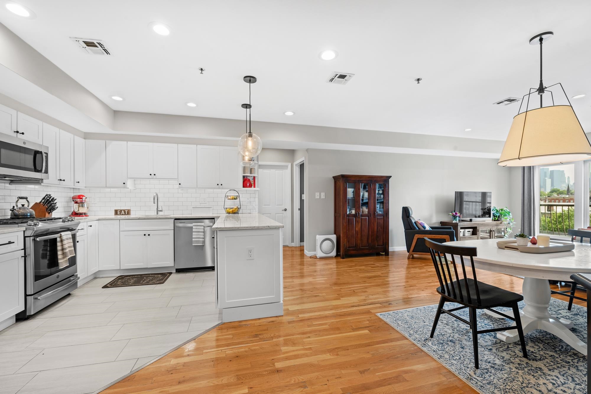 536 GRAND ST Unit: 604