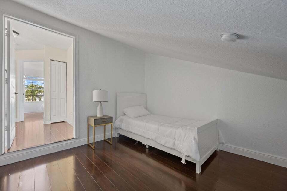 1050 Aviary Road