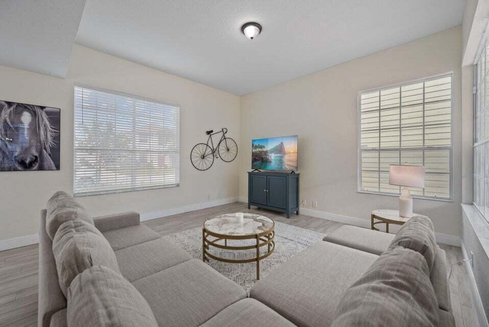 1050 Aviary Road