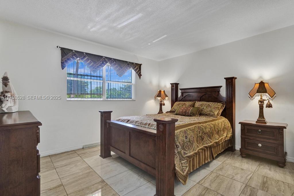 205 SE 11th Terrace 203