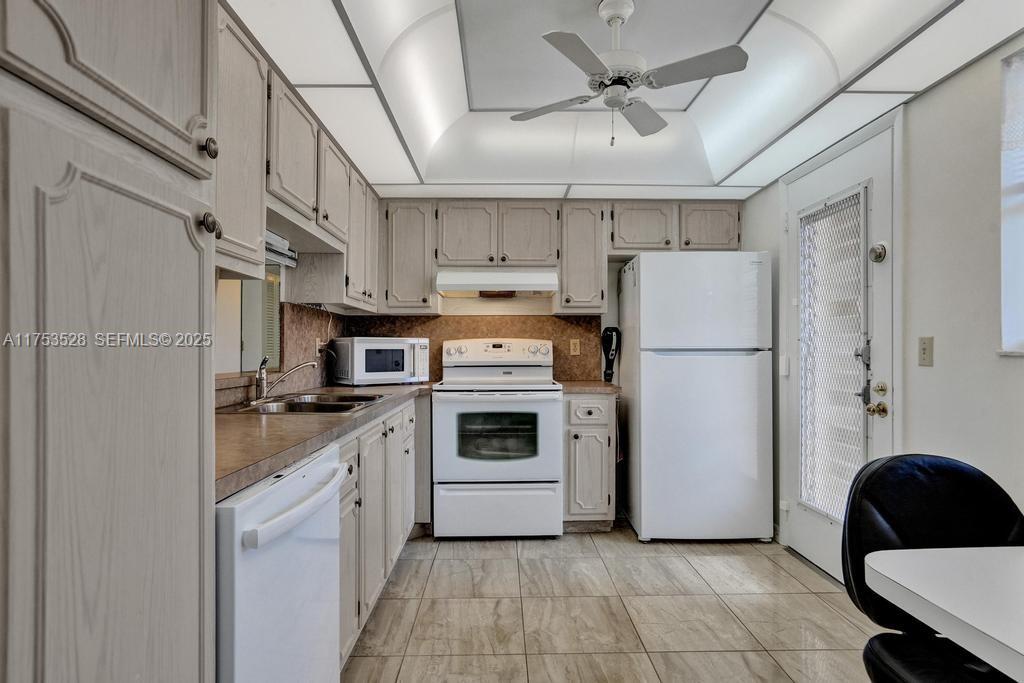 205 SE 11th Terrace 203