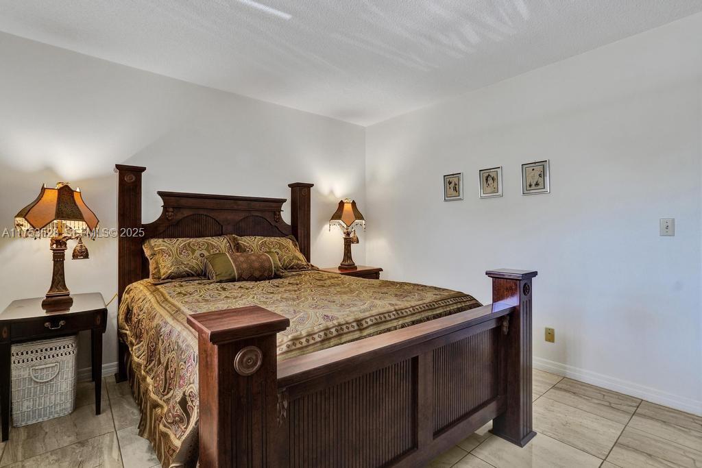 205 SE 11th Terrace 203