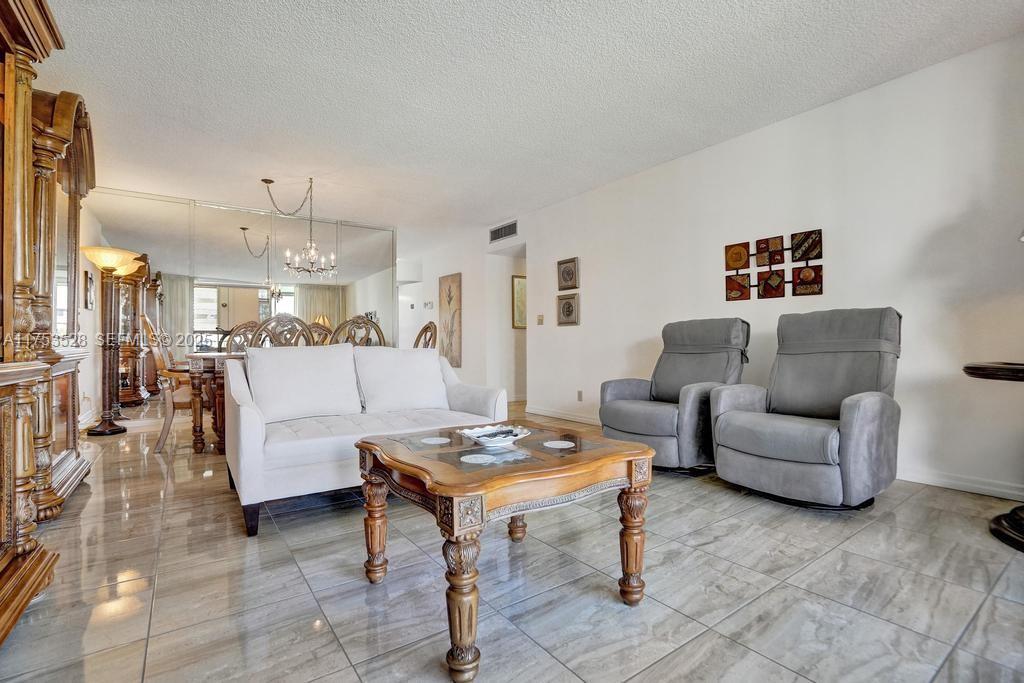 205 SE 11th Terrace 203