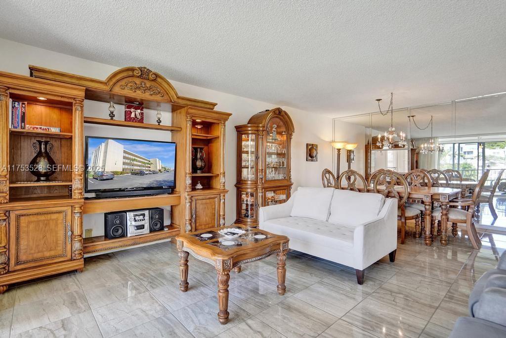 205 SE 11th Terrace 203