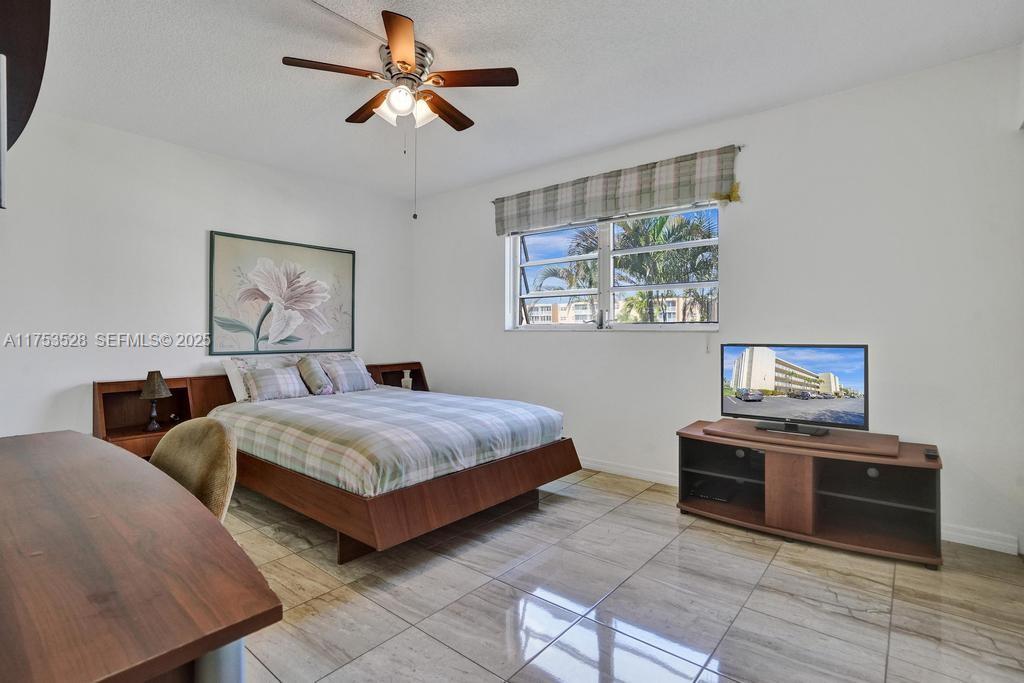 205 SE 11th Terrace 203