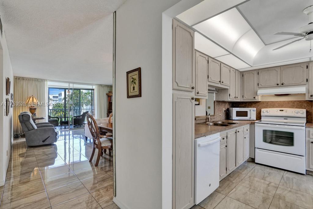 205 SE 11th Terrace 203