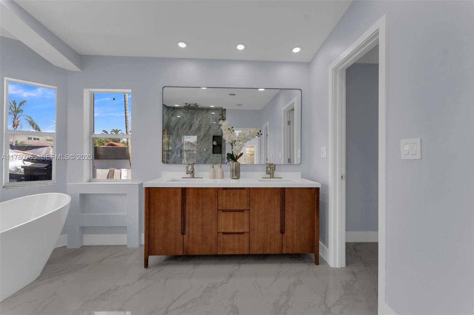 2272 NE 31st Street