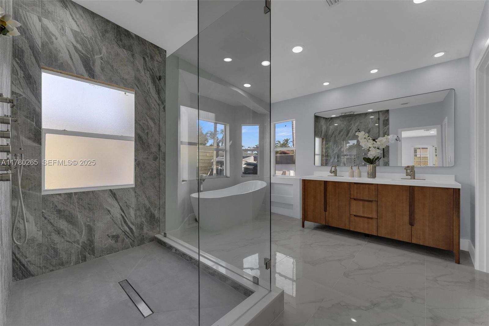 2272 NE 31st Street