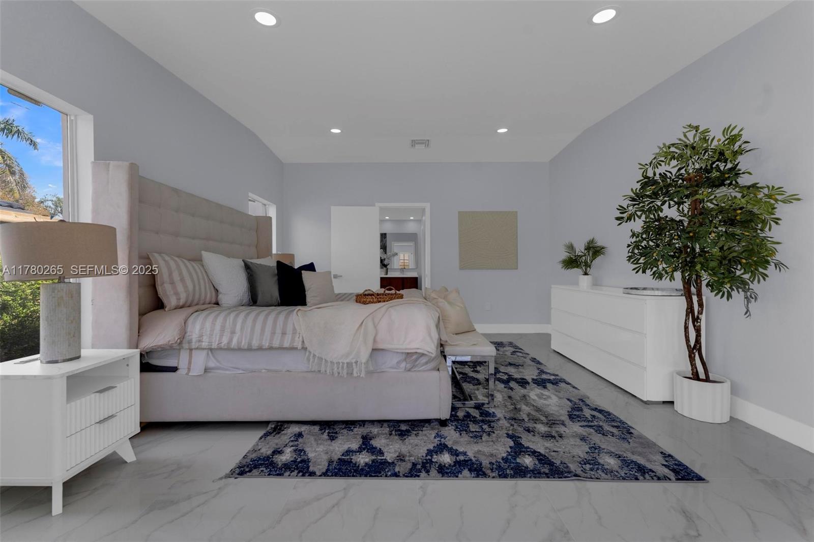 2272 NE 31st Street