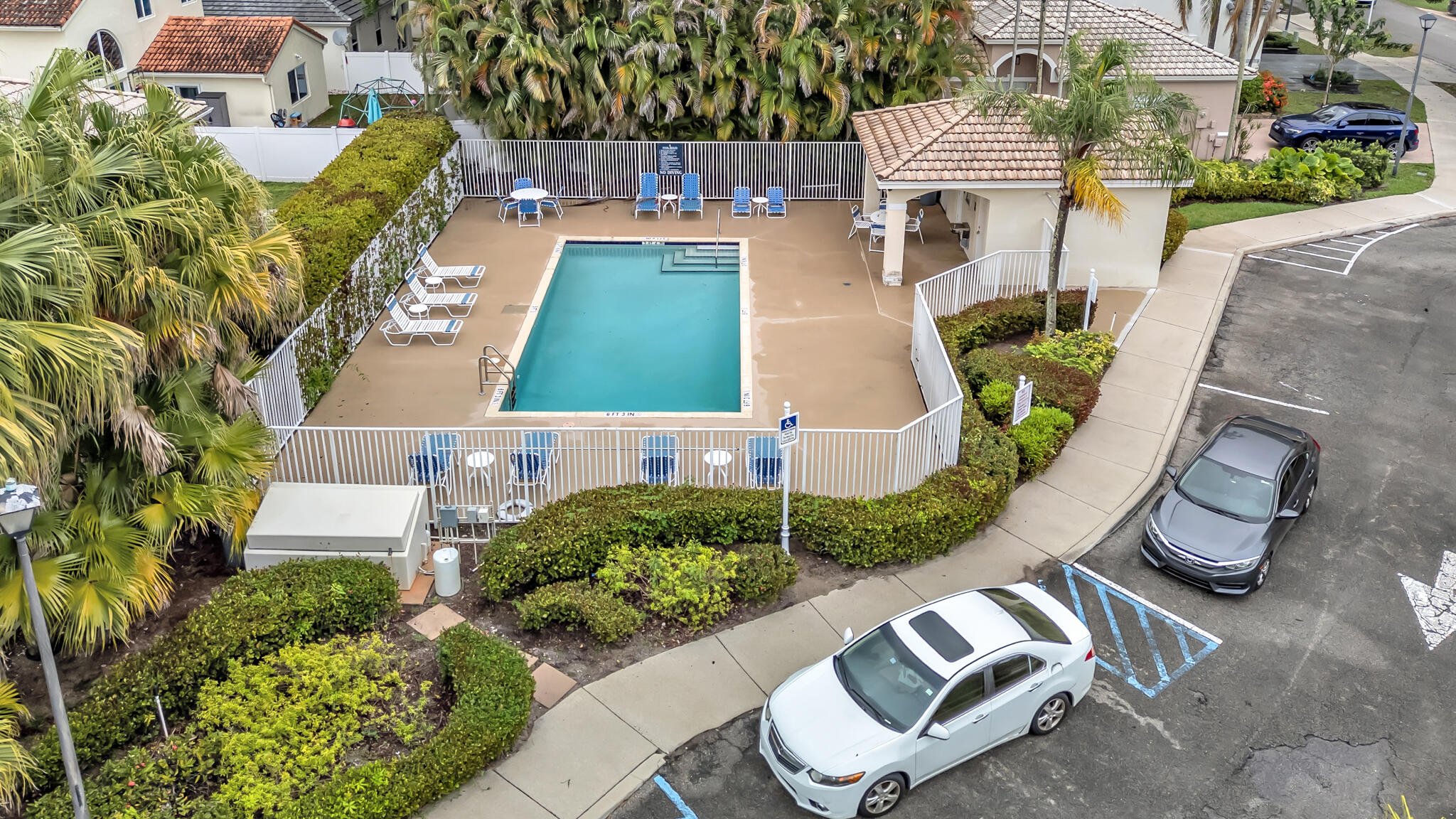 4907 Pelican Manor
