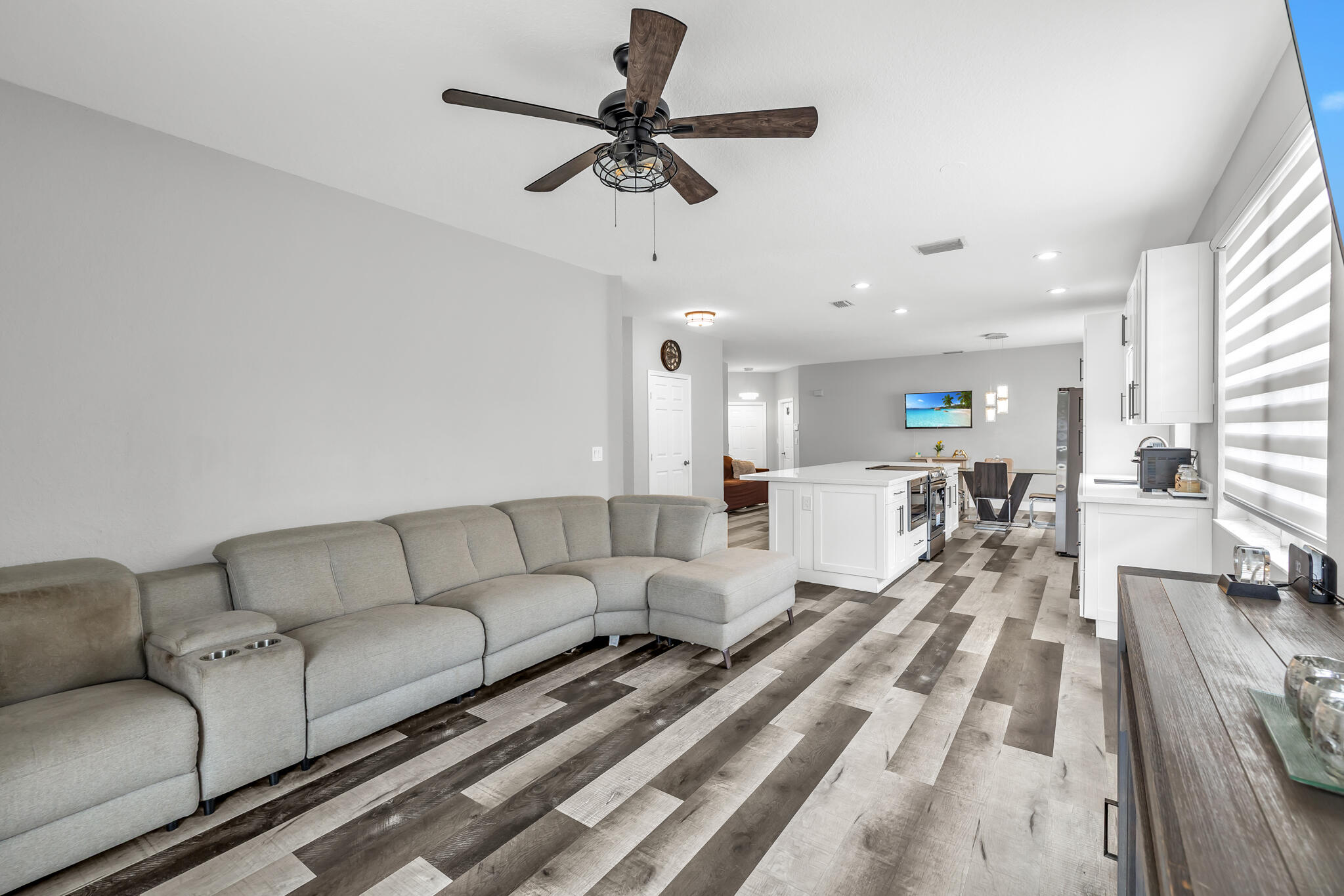 4907 Pelican Manor