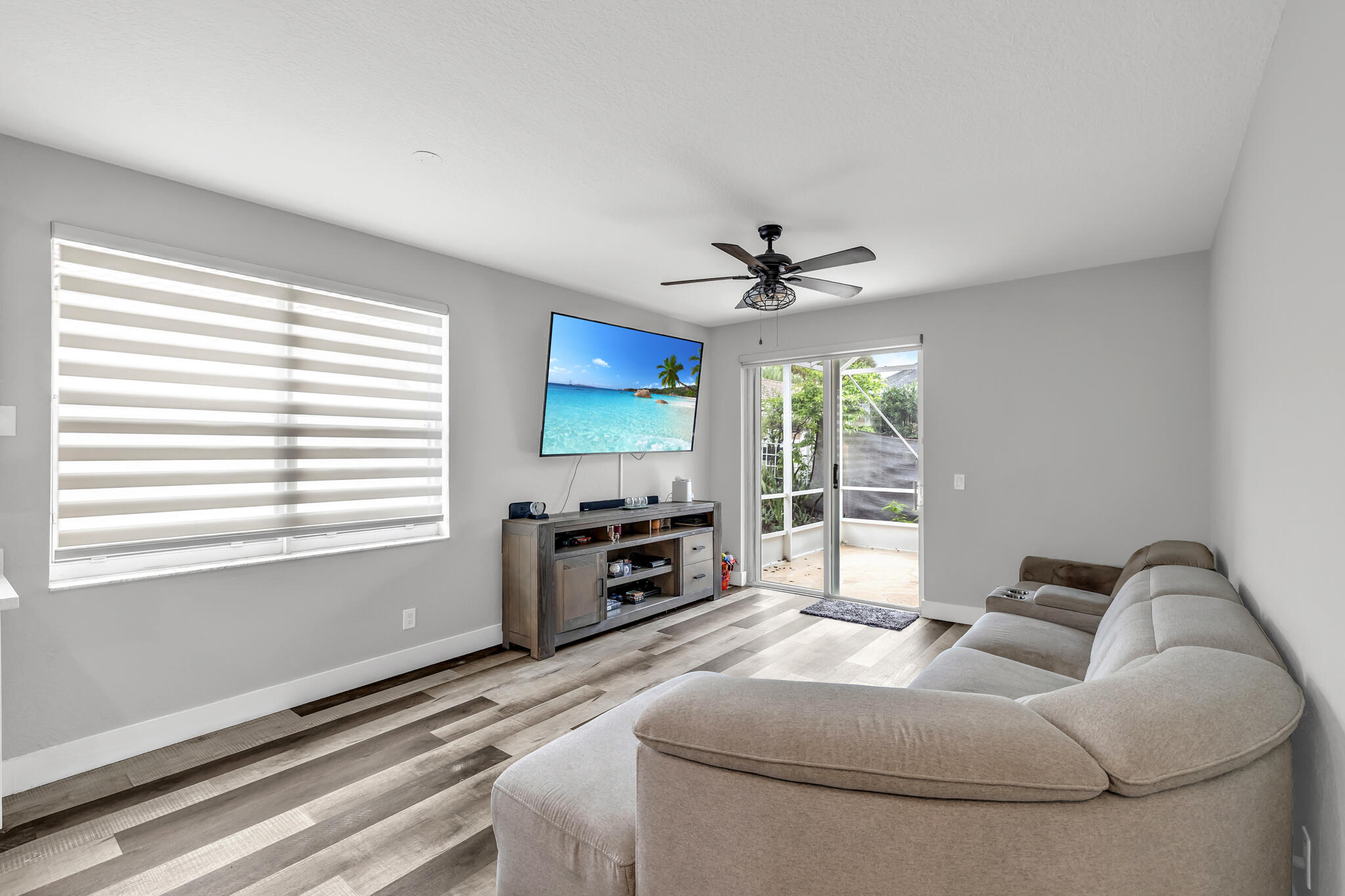 4907 Pelican Manor