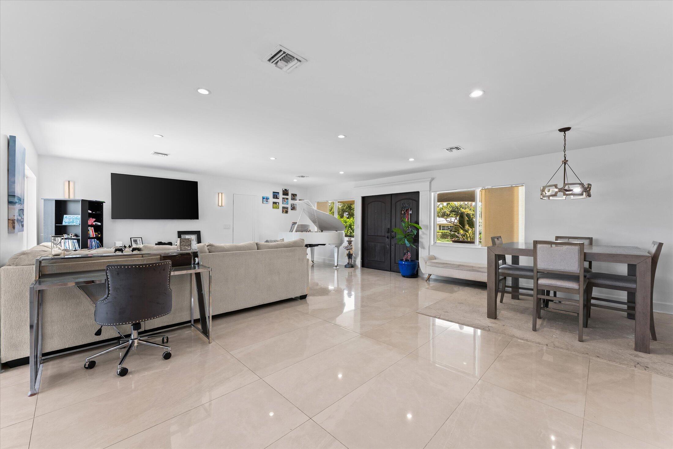 2948 NE 35th Court