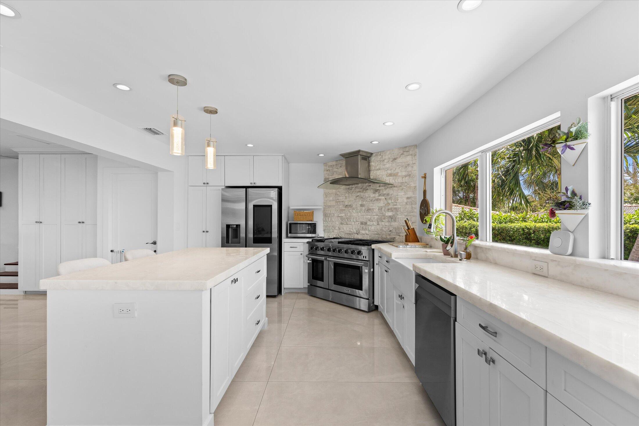 2948 NE 35th Court