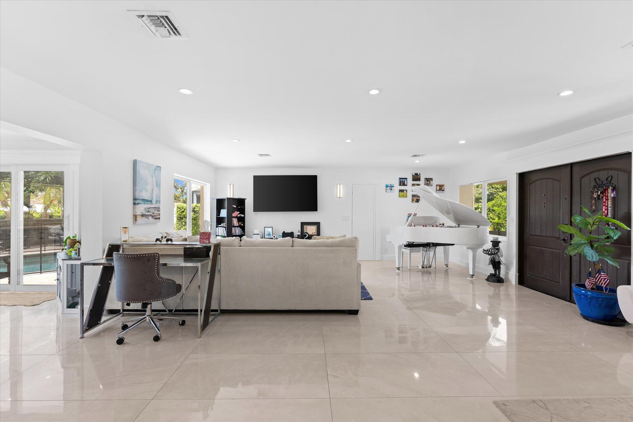 2948 NE 35th Court
