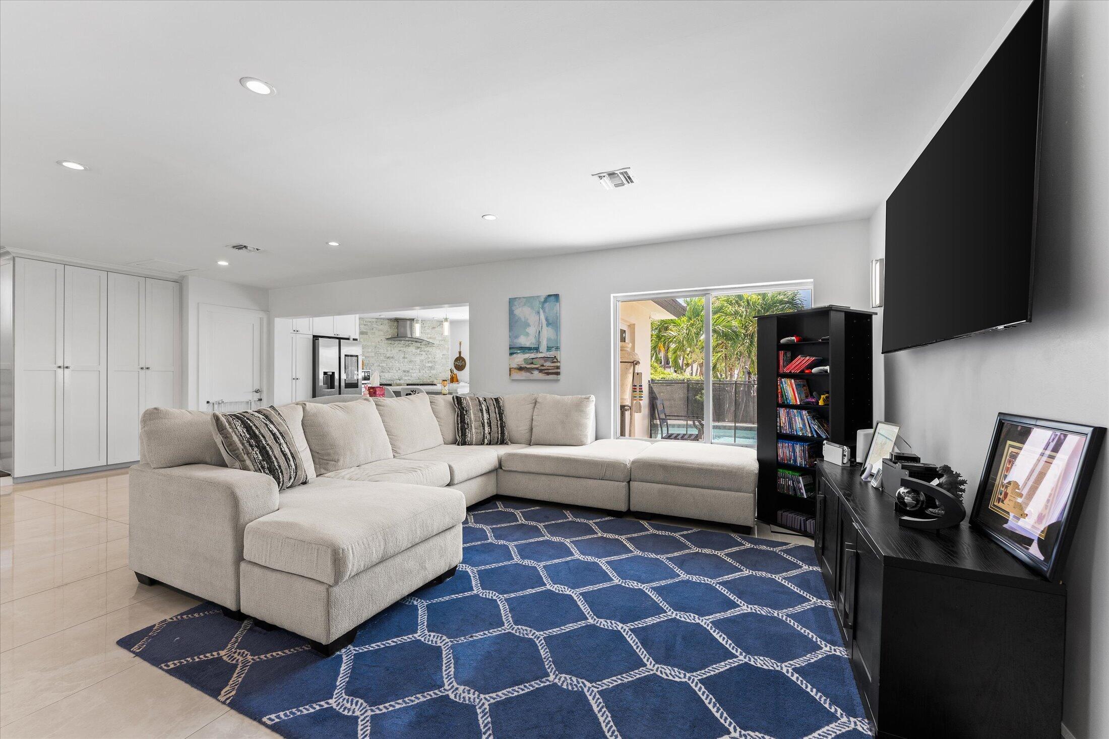 2948 NE 35th Court