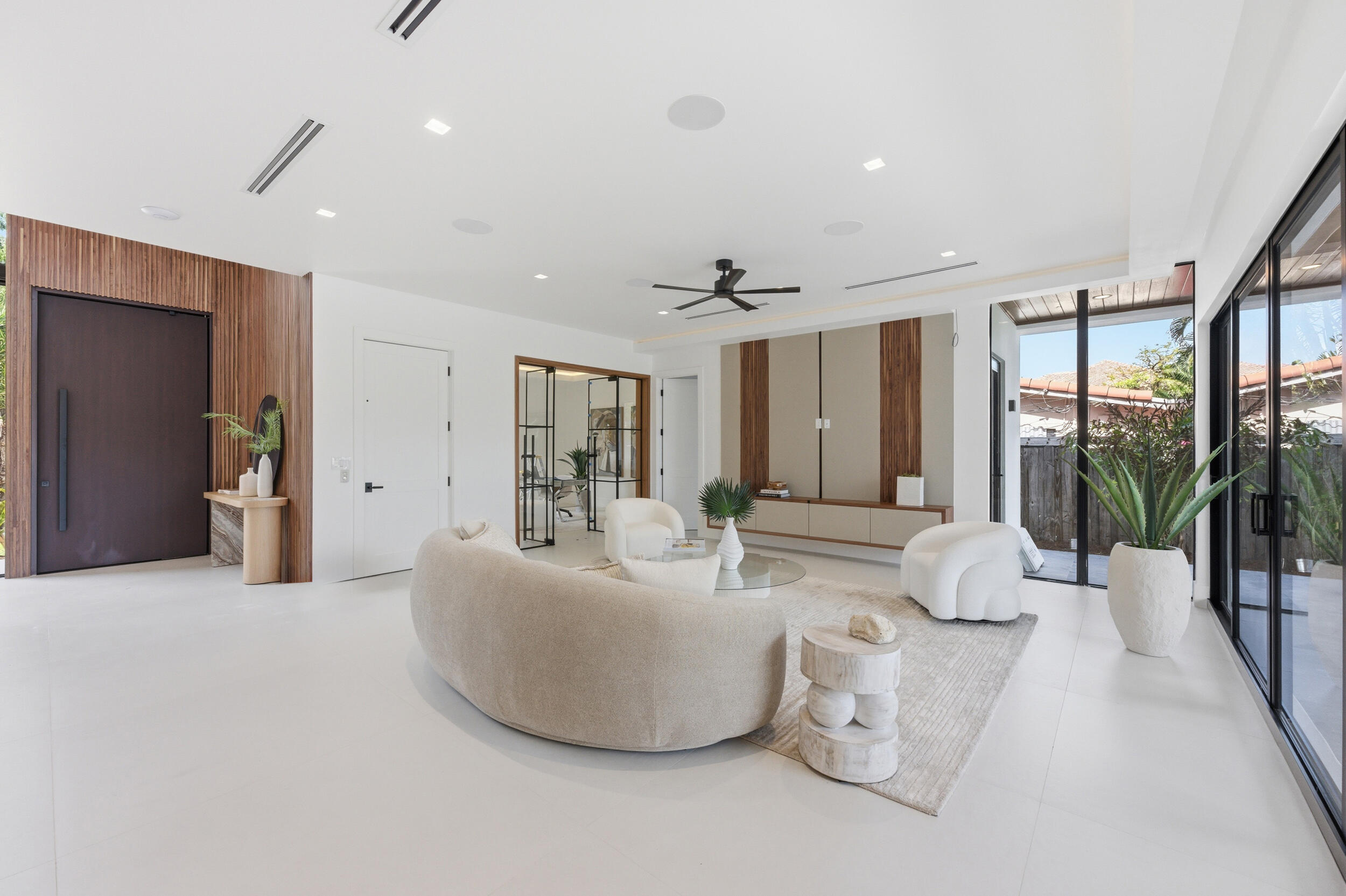 2360 NE 49th Street