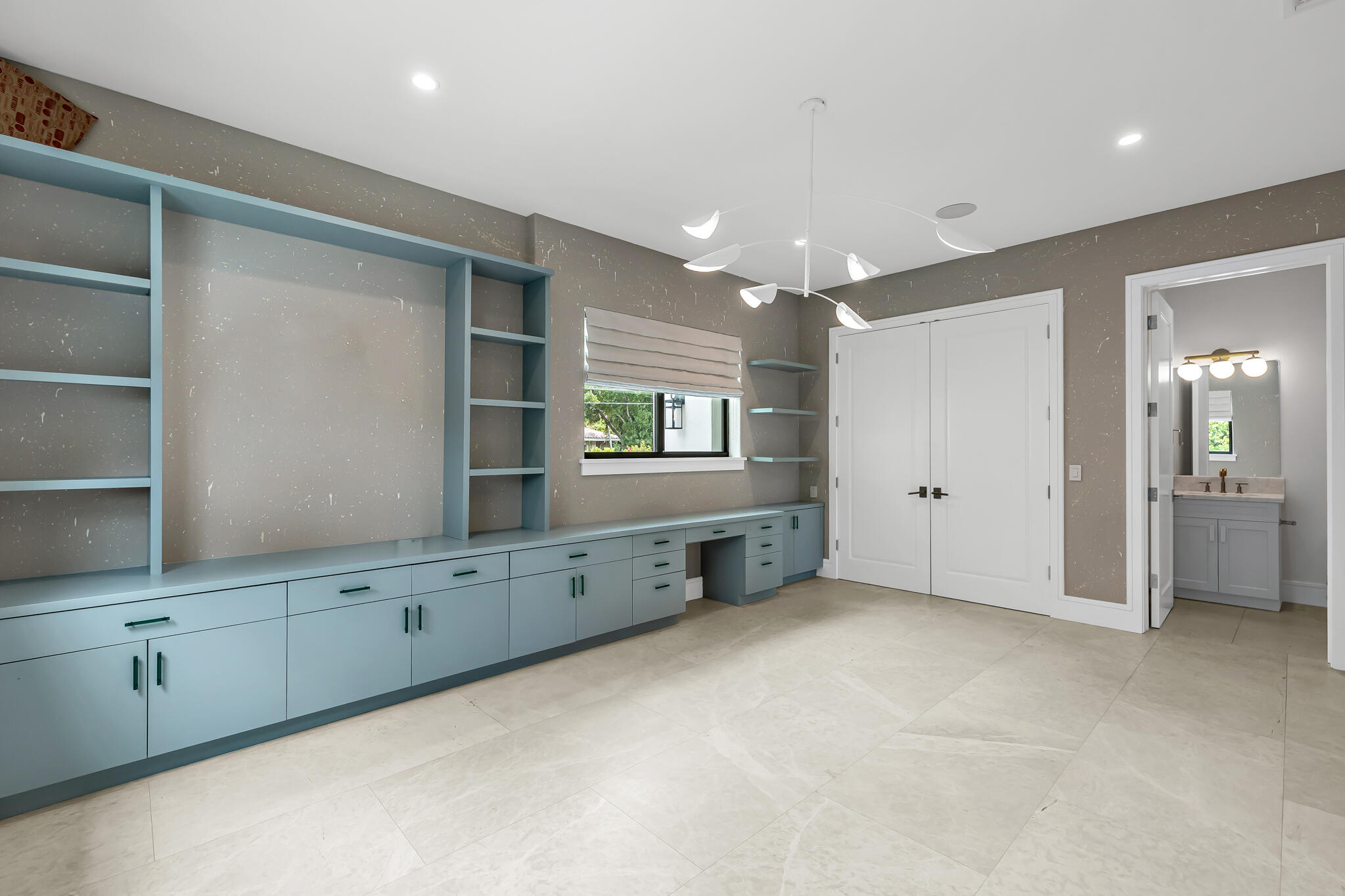 2300 NE 34th Court