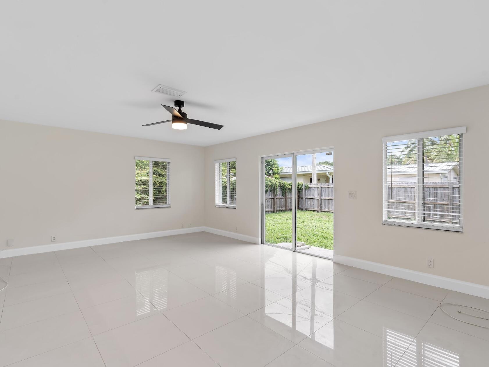 909 SE 14TH Drive