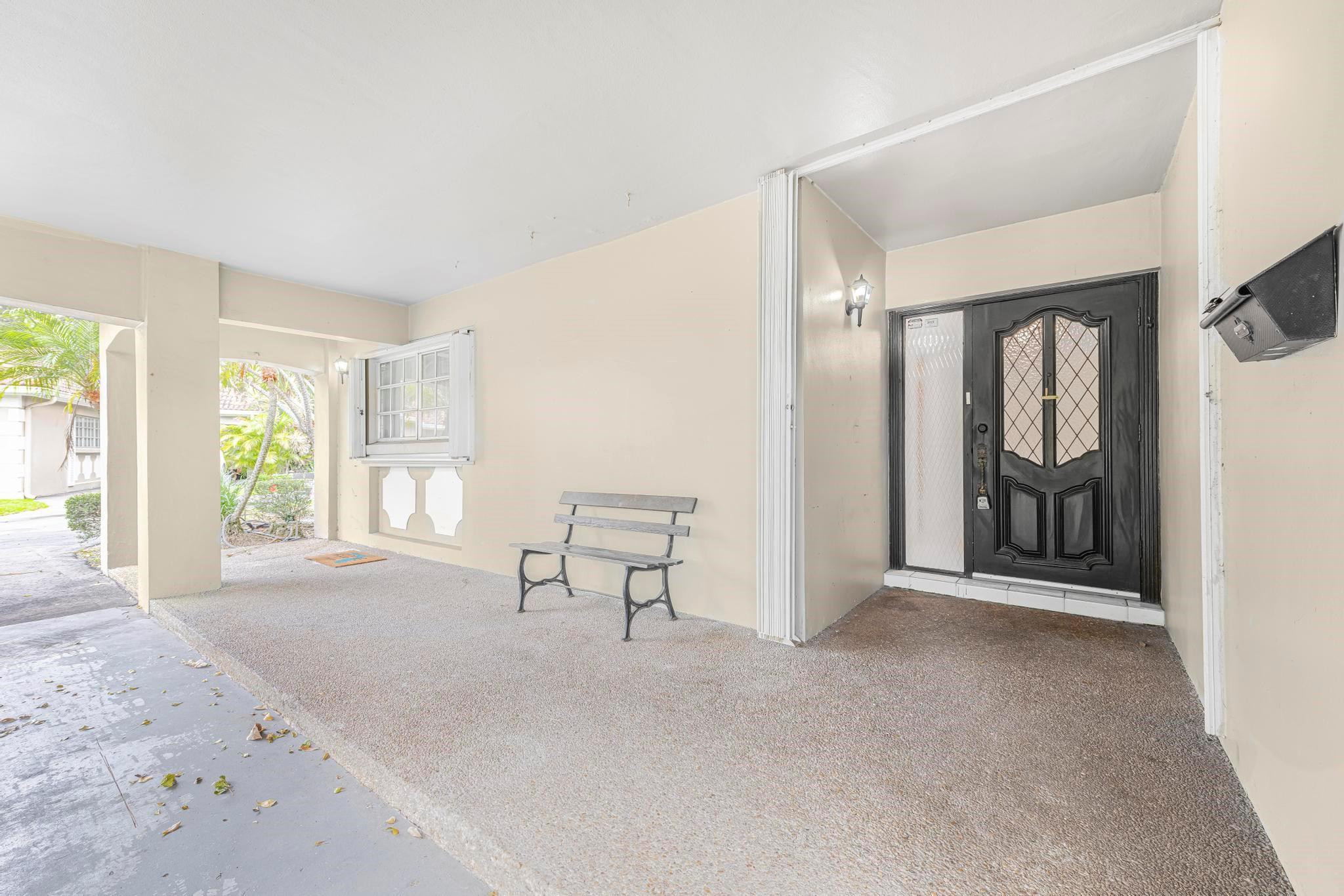 2722 N Palm Aire Dr 2722