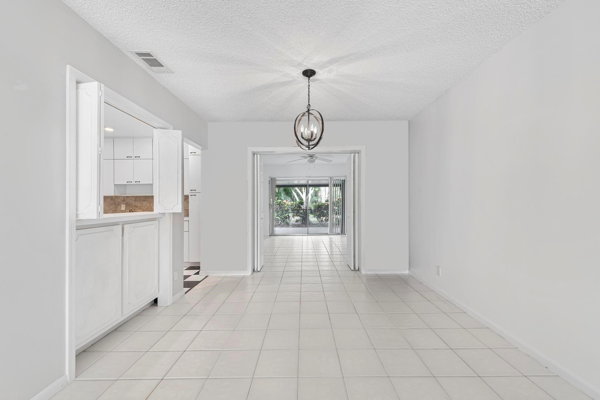 2722 N Palm Aire Dr 2722