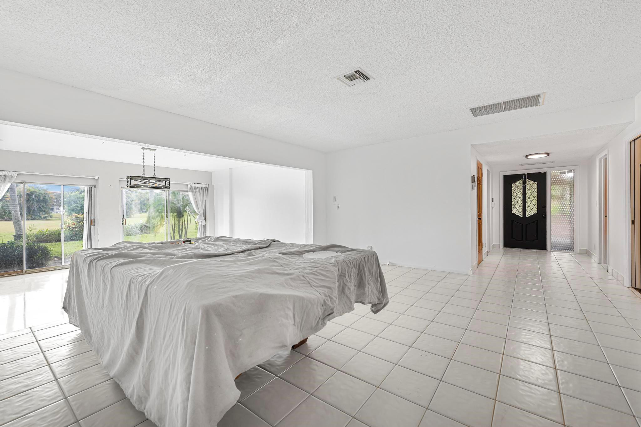 2722 N Palm Aire Dr 2722