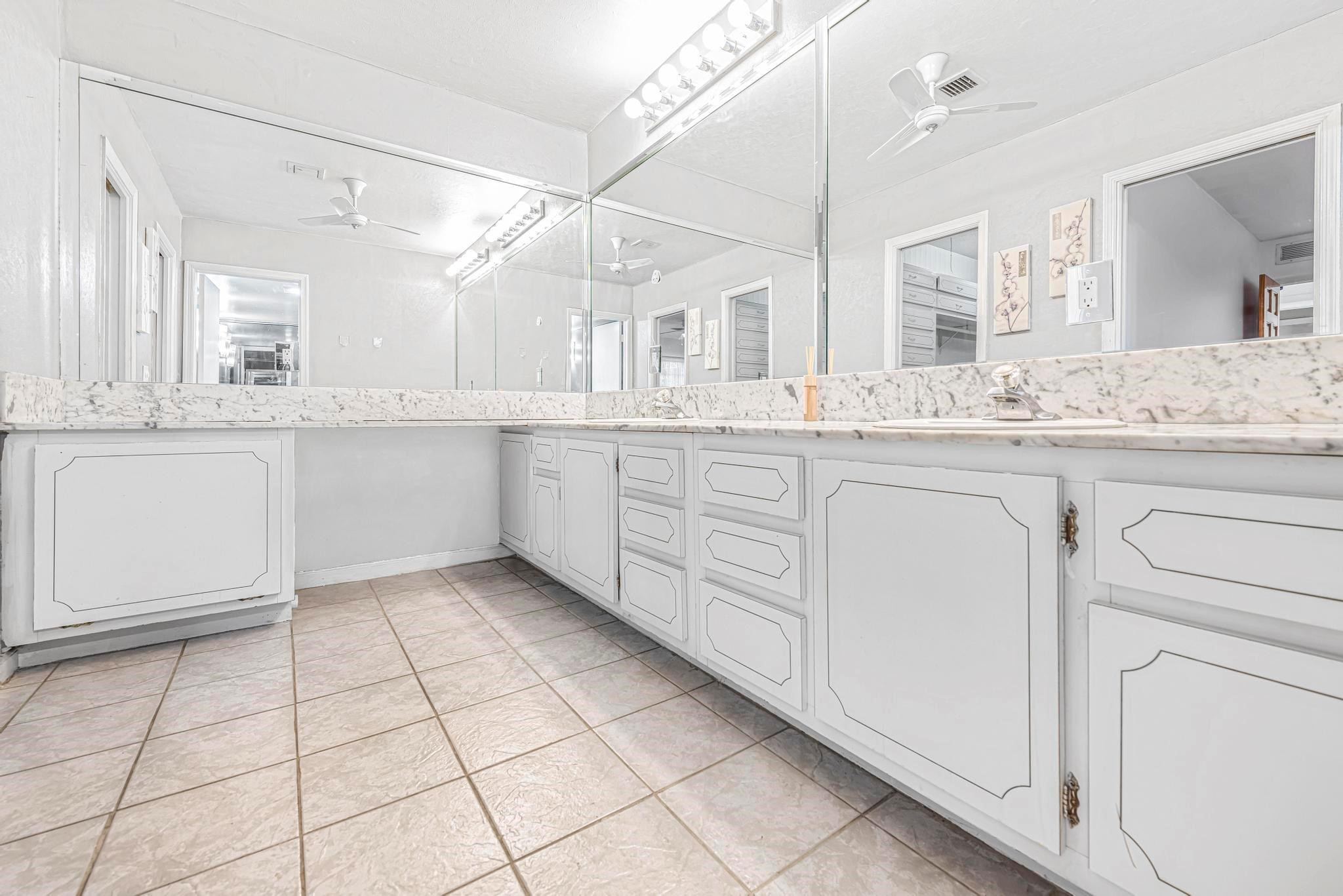 2722 N Palm Aire Dr 2722