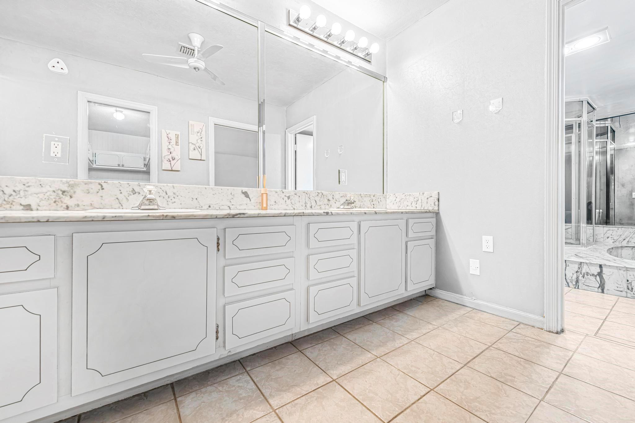 2722 N Palm Aire Dr 2722