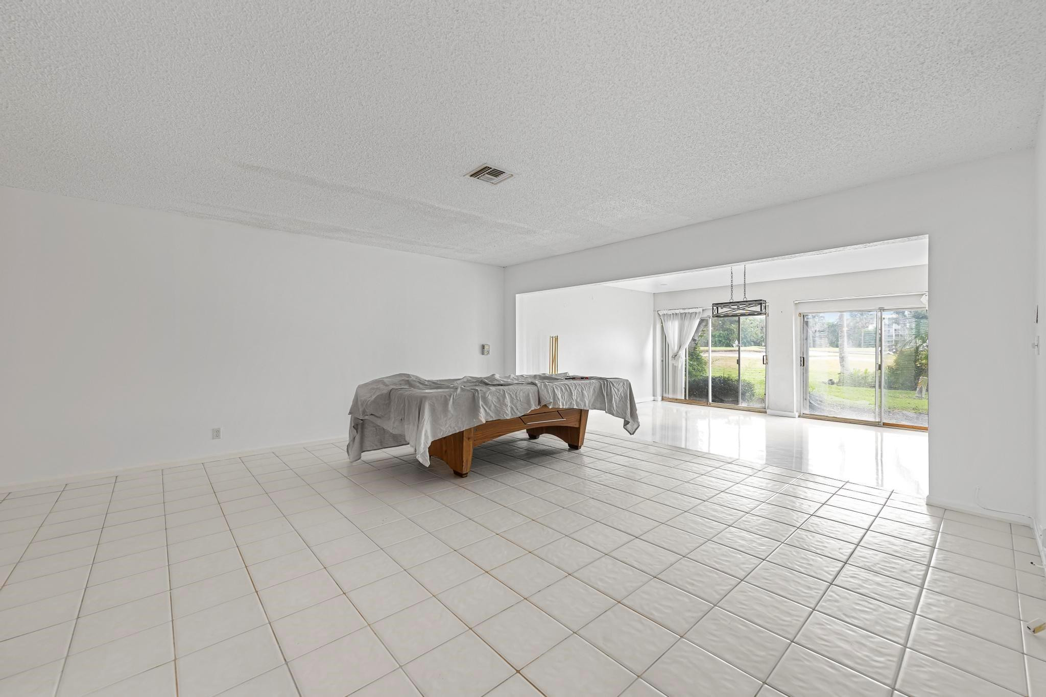 2722 N Palm Aire Dr 2722